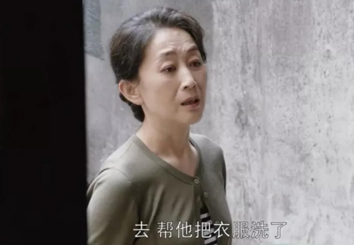 请回答1988|'难道我是二女儿,就不配吃到鸡腿吗?'父母的偏心到底有多伤人