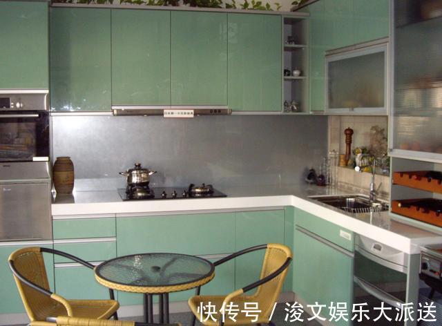 油烟机用久了又脏又黏试试这种方法,不用拆也能干净如新