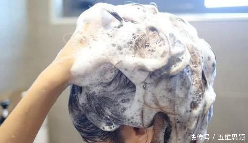 脱发|洗了几十年的头发,你可能第一步就做错了,难怪头发毛躁、没润泽