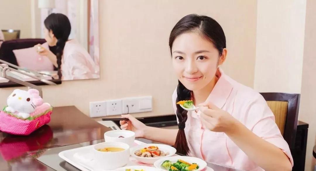 剖腹产|孕妇剖腹产提过哪些离谱要求?割脂肪、结扎……最后一个更离谱