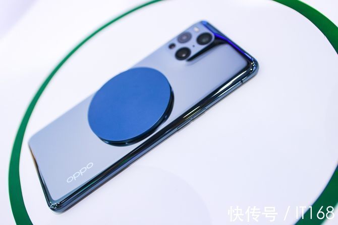 无线充电|OPPO MagVOOC磁吸闪充、车机互联亮相重庆智博会