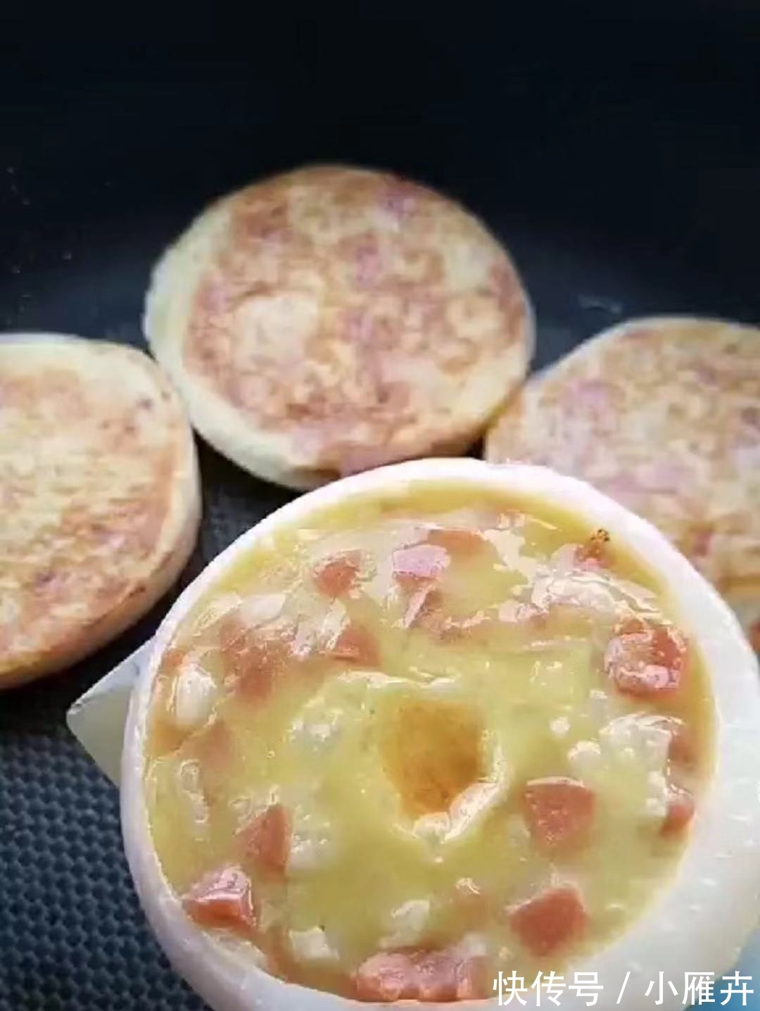 小丁|洋葱鸡蛋饼:口感香甜酥脆,简单又美味的早餐,大人小孩都爱吃~