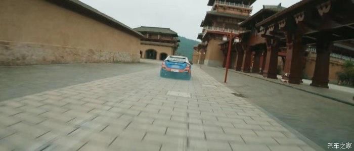 反差萌|女神级赛车手的这波漂移，什么水平？