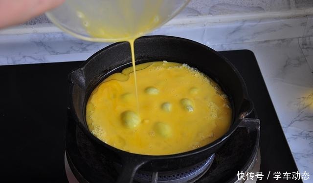 三个鸡蛋做盘菜,鲜香微辣味道不错,我家吃一回就喜欢上了,下饭