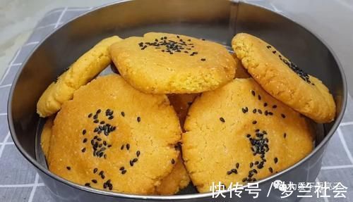 家常自制桃酥做法，烤盘里一放，个个香酥又掉渣，出锅孩子都爱吃