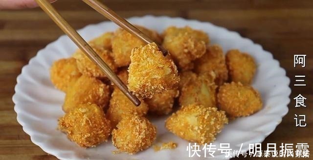 天冷了，苹果别直接吃，淋入鸡蛋液，香甜酥脆又解馋，比肉还香