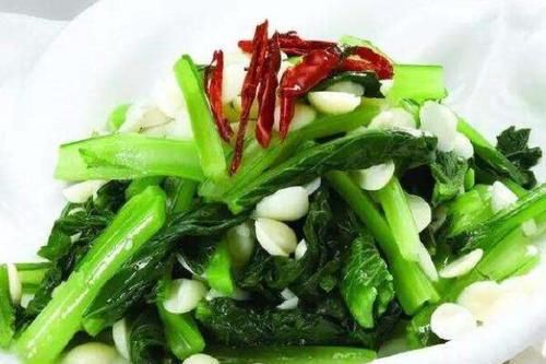 ?炒青菜有妙招，怎么炒也不发黑，鲜嫩又入味，还不快学学？