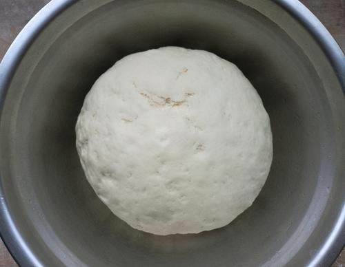  发面时，直接加酵母是大忌！学会这么做，半小时发满盆，暄软蓬松