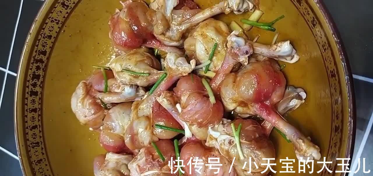 厨师教你做“铁锤鸡腿”,骨酥皮脆香酥诱人,比肯德基好吃数倍!