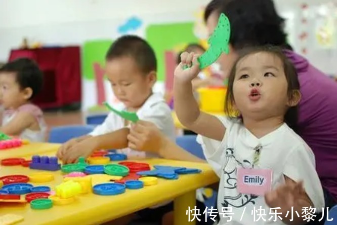 小林|幼儿园最晚接娃时间6点，宝妈踩点去却遭鄙视：原来背后有猫腻