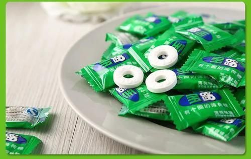 超市里|5种糖卖了近30年,没换过包装,搁超市不起眼的地方,从来不愁卖