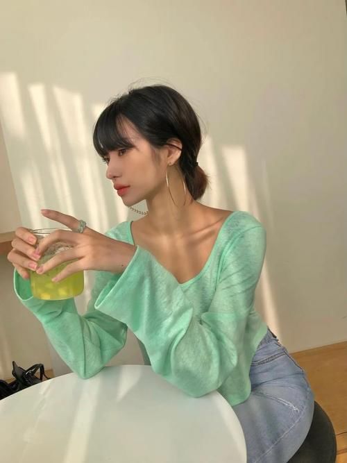 魅力|针织衫搭配修身牛仔裤，“一松一紧”也能秀出无尽魅力，秒变女神