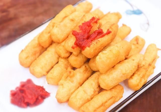  红薯|又是零食又是菜，红薯这种吃法很新鲜！掰成2段发现内有乾坤