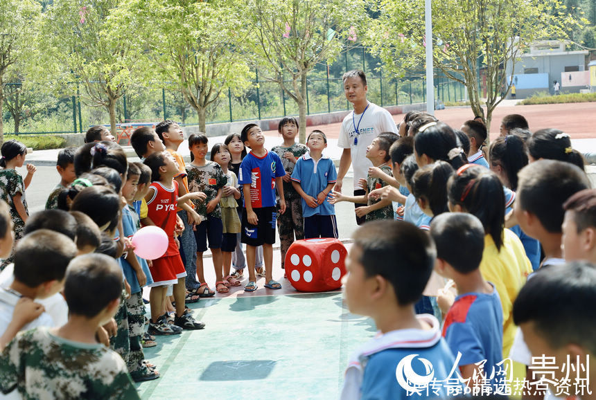 南明小学|贵州：温情支教“大歹娃”喜笑颜开