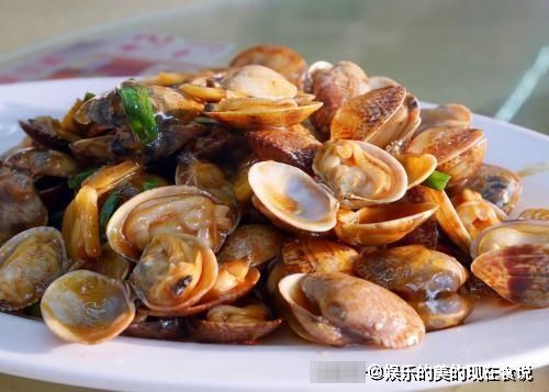 爆炒花甲时，到底要不要焯水？八成人不懂，难怪吃起来有沙有腥味