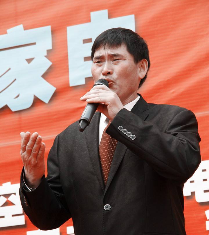 大衣哥搬到城里，少了這個“搖錢樹”，村里的人不淡定了