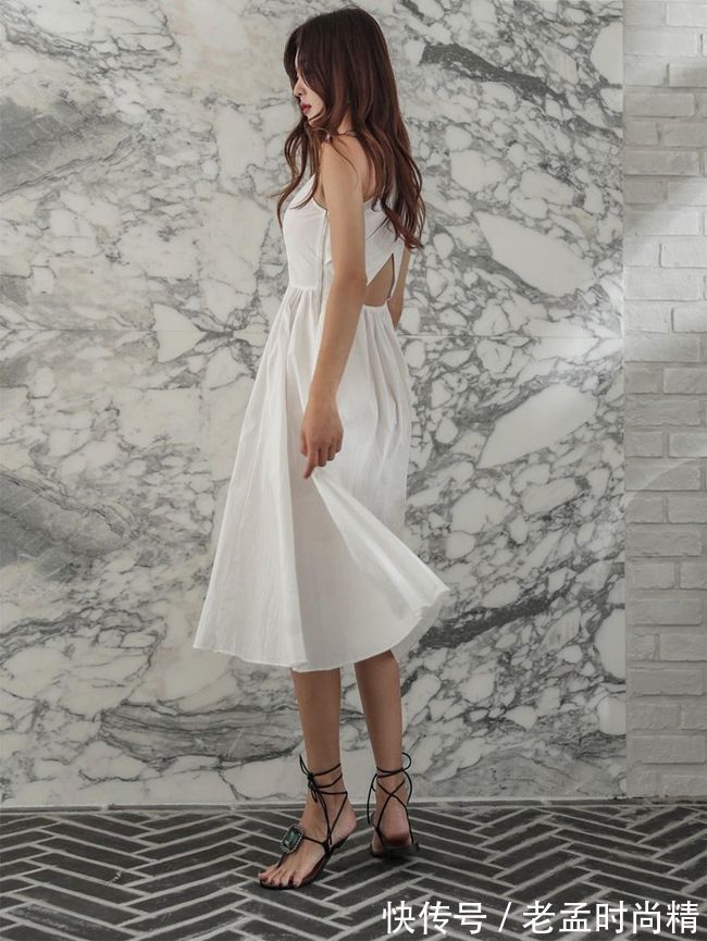 版型|白色连衣裙简单的设计,穿上后瞬间设计感十足,也十分减龄