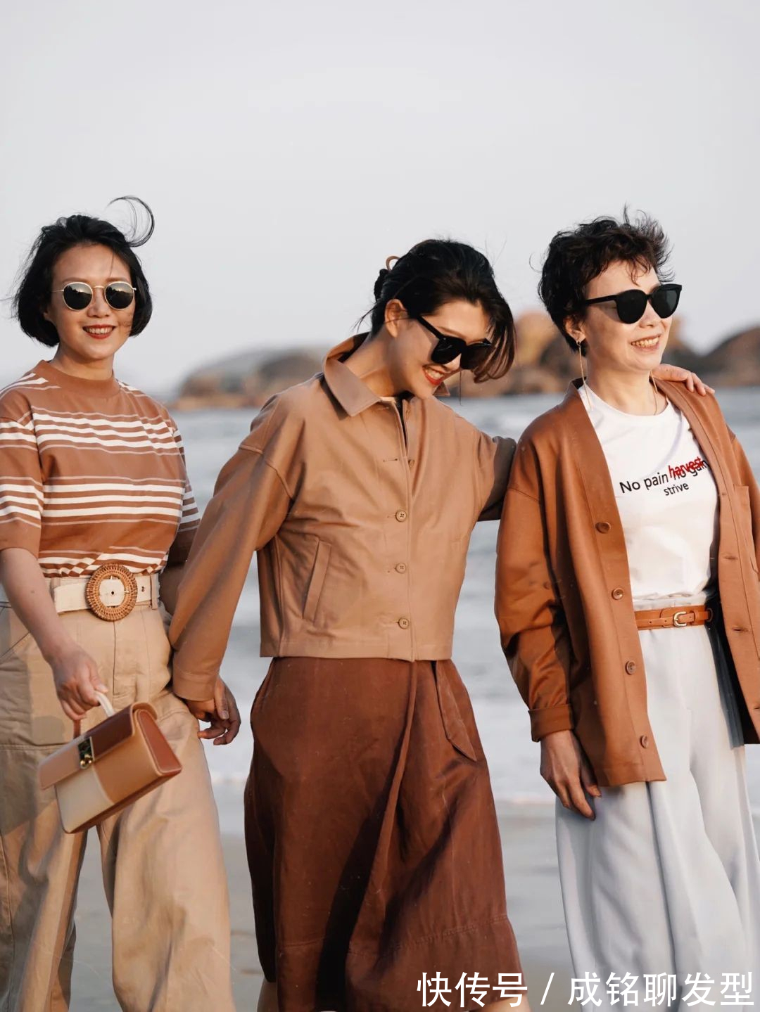 大地色|“妈妈辈”也可以很时尚,今年很火的大地色搭配,60岁穿更显年轻