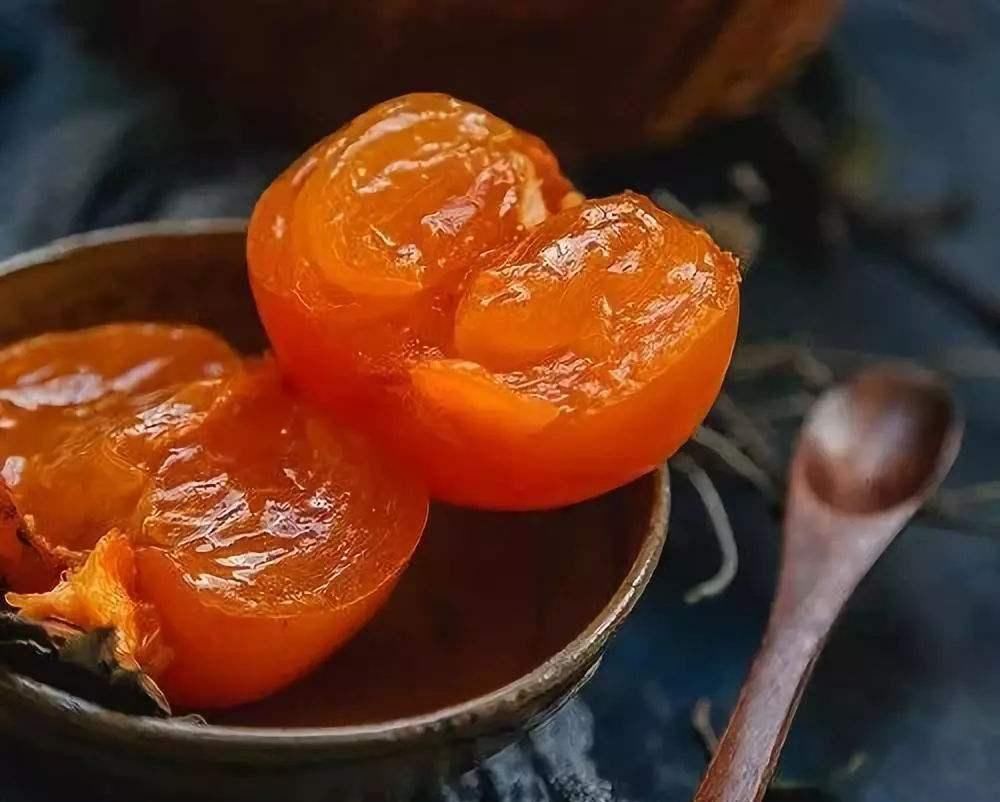 老话说一个柿子十副药，柿子的4个益处，吃了才知道