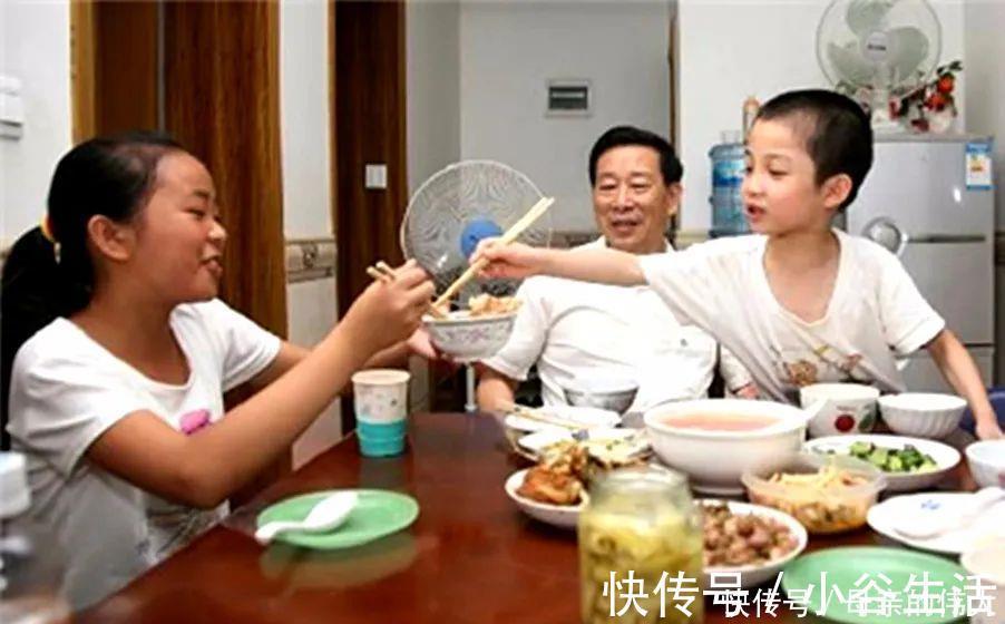 楠楠|辈分小有多无奈?25岁外甥女接3岁舅舅放学,门卫:换妈了?