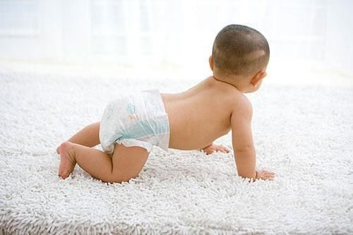 up|宝宝光脚走路别拦着！早产，剖腹产宝宝更应该多光脚！