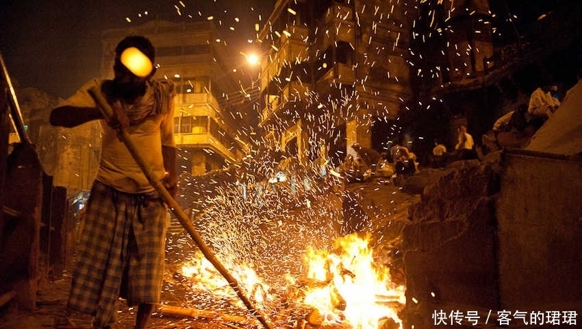 人死后土葬好还是火葬好?北大一位教授一语点出殡葬制度缺陷!