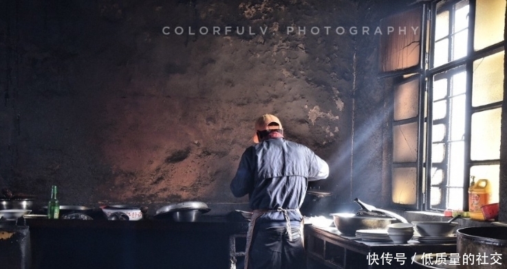 实拍无人区的川菜馆,客人零零散散,究竟是开给谁的