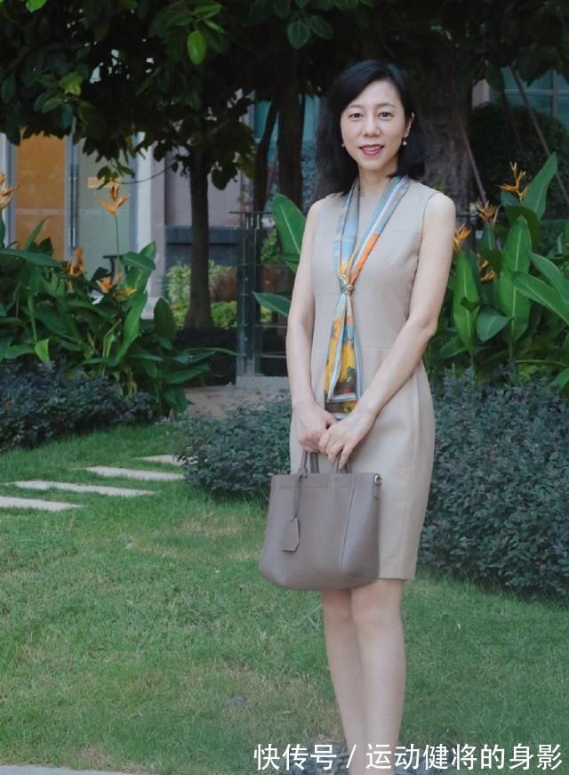 穿搭 上班族要美得高级,记住“连衣裙+尖头鞋”搭配公式,优雅又得体