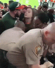 |搞笑GIF：我问女神爱不爱我 结果她发过来一张图