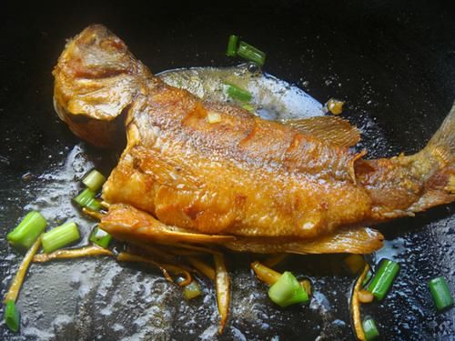  腥味|蒸鱼时，锅里加水就错了！大厨教你正确做法，鱼肉鲜嫩无腥味
