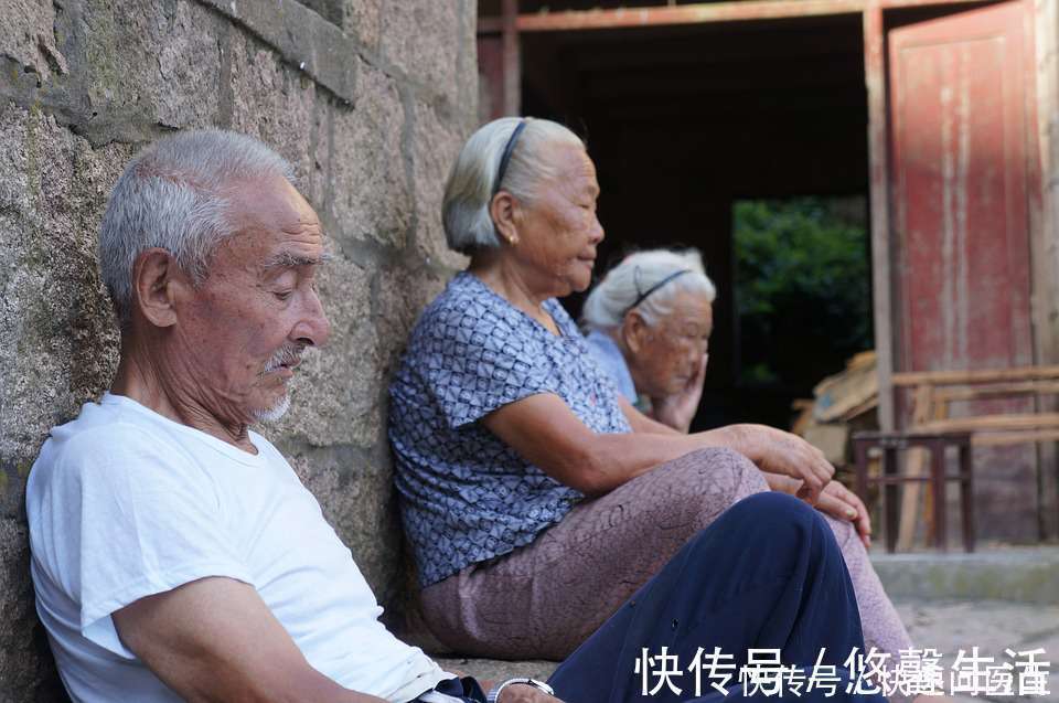 寿命|四个长寿秘诀,“少吃肥肉多走路”没上榜,排首位的让人意外