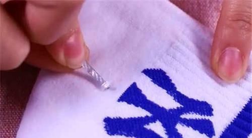 今天才知道，袜子上隐藏了3个小机关，小技巧真实用