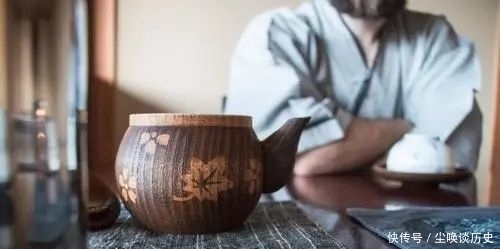 吃相|吃饭时有这个习惯的人,多半人品不好,不值得深交