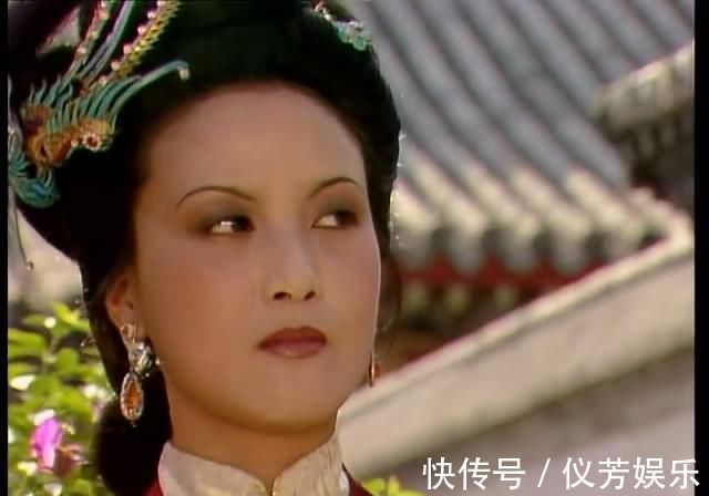 贾元春$王熙凤对薛宝钗有多好贾母看过宝钗的房间后才明白,两人真亲呀