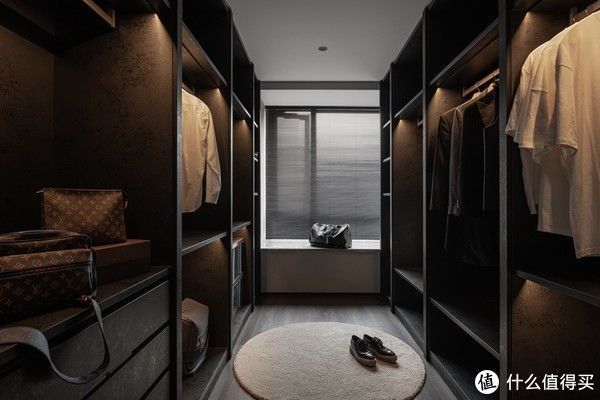 主卧|单身男青年的180㎡之家,全屋简约风,一个人独居,也住出高级感