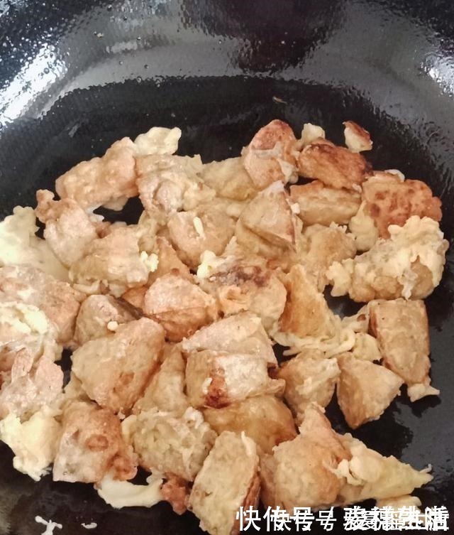 补充蛋白质|豆腐不要直接炒着吃,加上它,天天吃都不腻,比肉还香