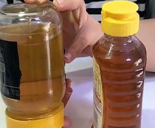 气泡|卖蜂蜜商贩说漏嘴,只需把蜂蜜瓶子倒过来摇晃,真假蜂蜜一看便知