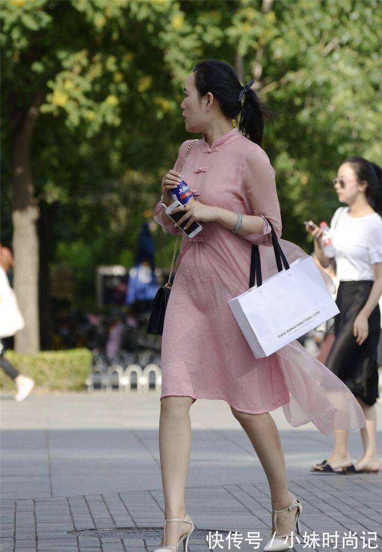 高跟鞋 尖头细跟鞋有很多款式,喜欢搭配的姑娘,选择百搭又实用的款式