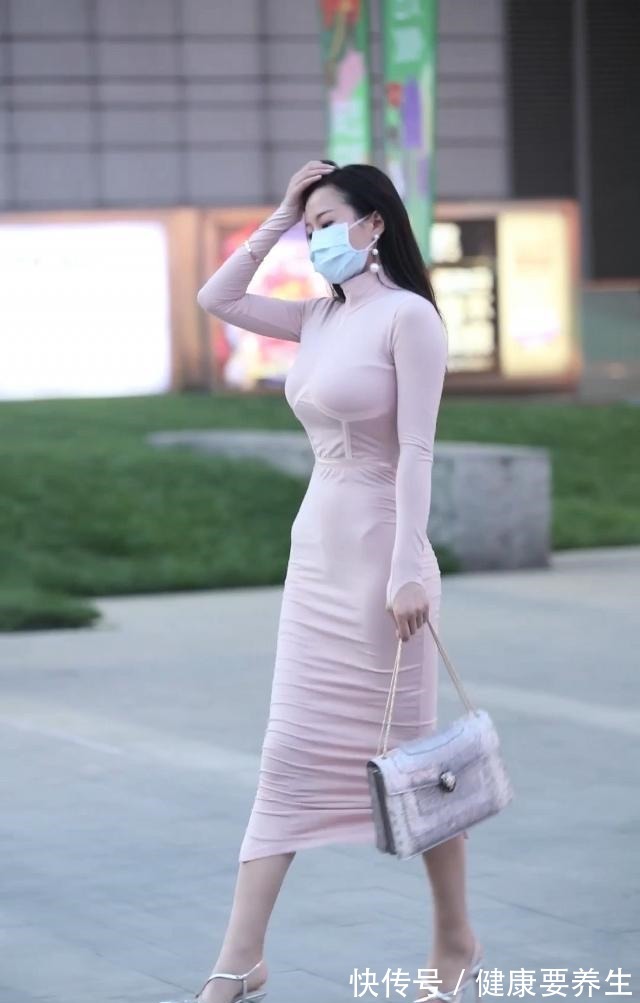 休闲衫 灰色瑜伽裤搭配白色休闲衫,时尚迷人,婀娜多姿!