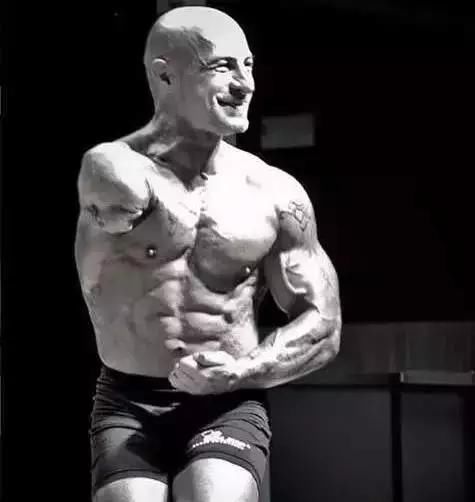 健身|虽然他健身3年体重一斤没涨，我却被深深感动了！