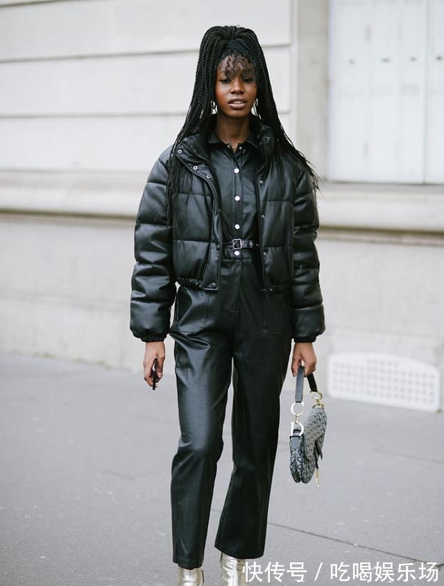 时髦 入冬了，该为自己选择一款棉服了，黑色的棉服百搭又时髦、还保暖！
