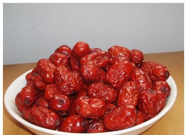 分泌|34岁宝妈因常吃一“零嘴”,每天产奶2斤,妇科医生:方法不错