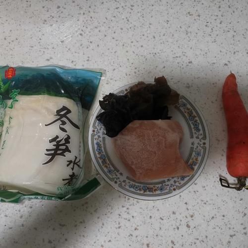  冬笋炒鸡片，色香味俱全，全家都爱吃