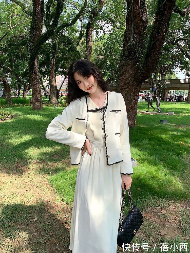 秋季 真正有品味的女人,入秋第1套搭配首选“外套+裙子”,时髦又高级