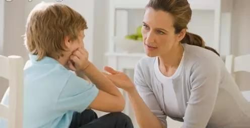 宝妈|儿子在超市剥了颗荔枝,被员工大骂没教养,宝妈的回答让路人佩服