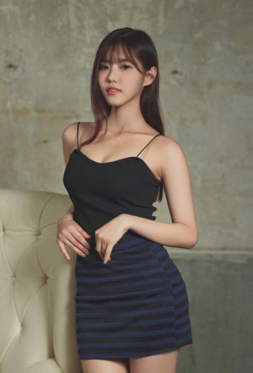版型|小姐姐爱穿紧身裙,秀出婀娜身姿曲线,尽显成熟性感女神范!