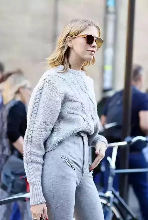 女人这样穿毛衣，从初秋时髦到寒冬！