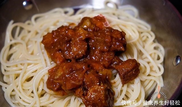 如何零失误做出人人爱吃的肉酱意面