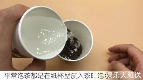 把一次性纸杯底部扎了几个小洞,太厉害了,家里来客人都夸聪明!