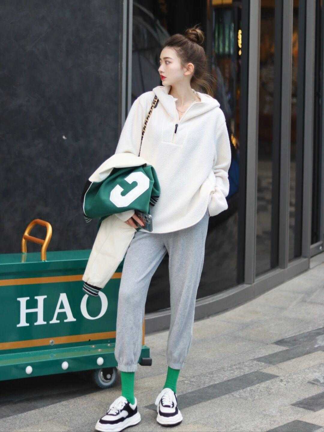 小姐姐|天冷建议买这3条裤子,遮肉保暖还百搭,梨形身材的女生快入手